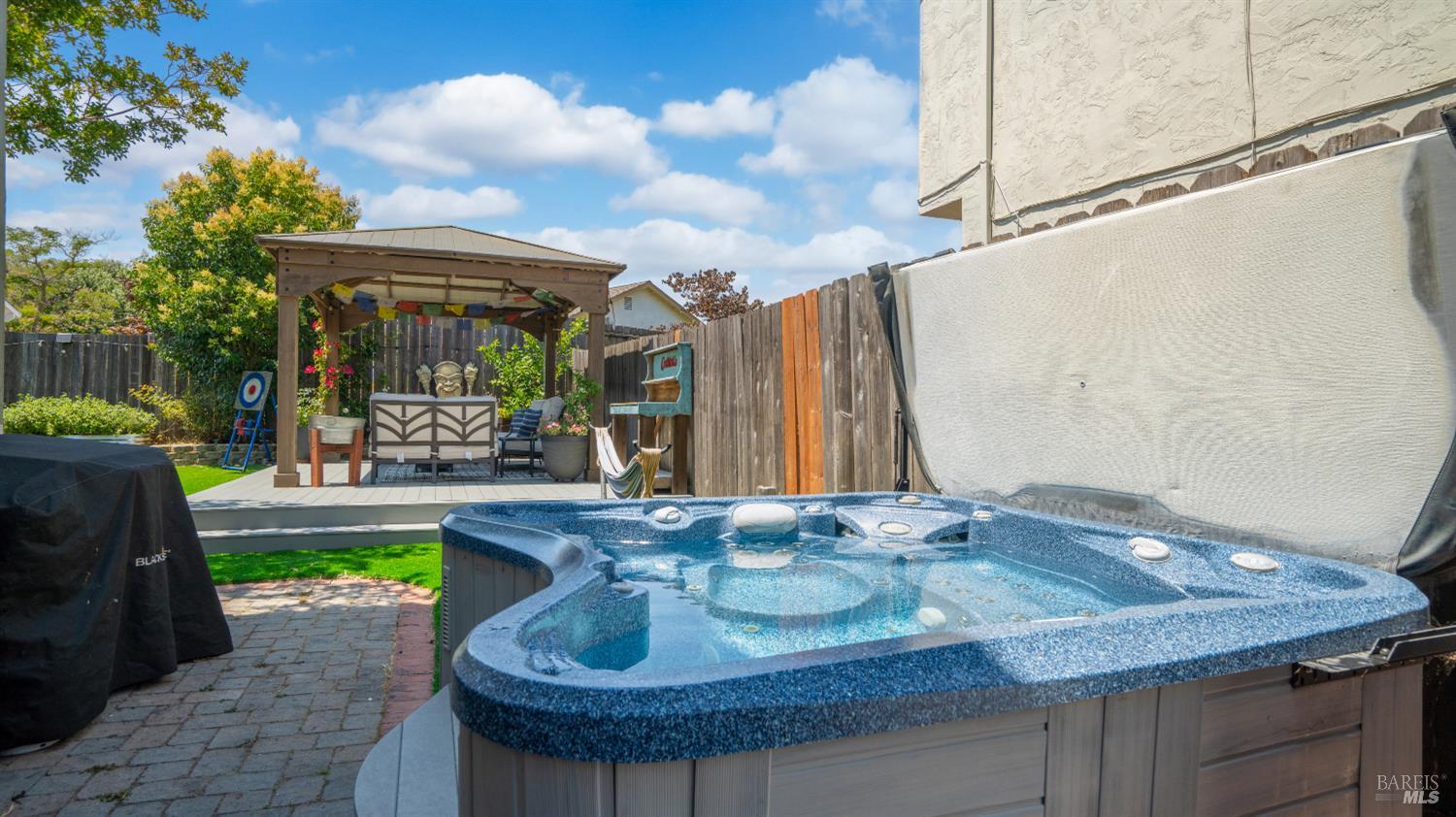 Detail Gallery Image 29 of 61 For 1711 Capistrano Dr, Petaluma,  CA 94954 - 6 Beds | 2/1 Baths