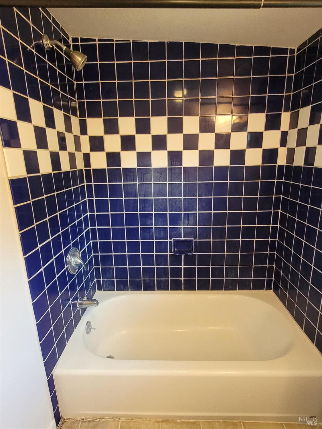 Detail Gallery Image 8 of 18 For 18135 Lucas Ave, Sonoma,  CA 95476 - 2 Beds | 2 Baths
