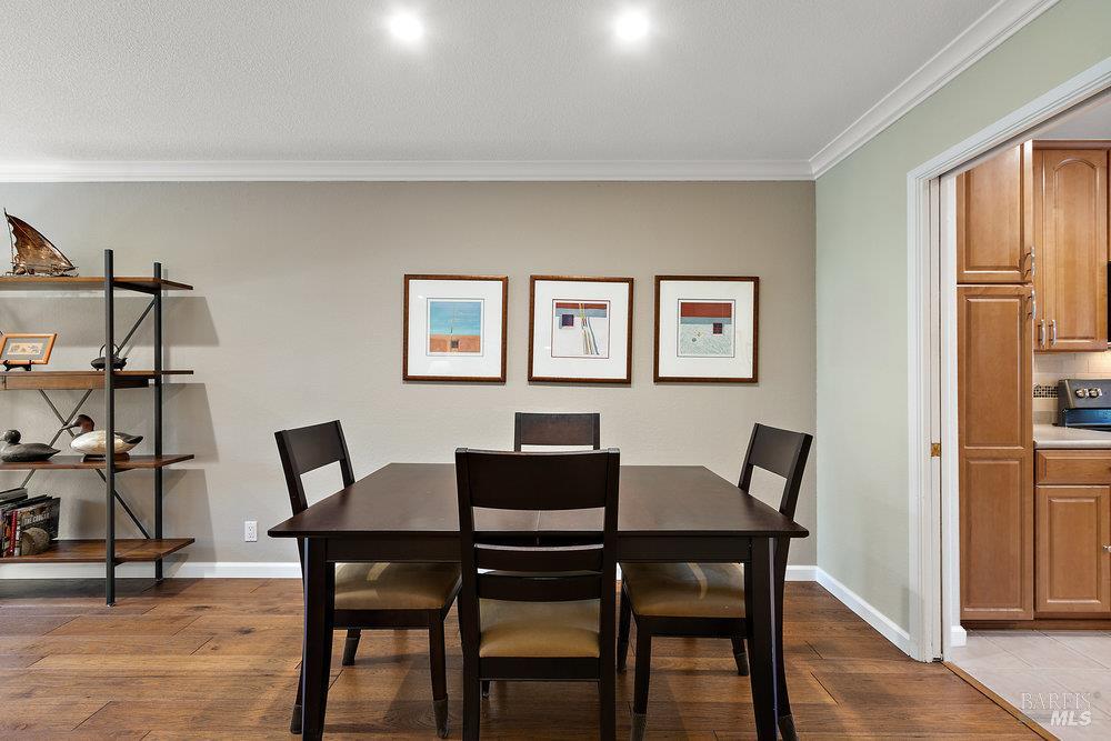 Detail Gallery Image 6 of 33 For 1774 Devonshire Dr, Benicia,  CA 94510 - 3 Beds | 2/1 Baths