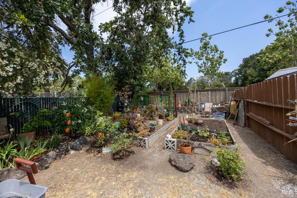 Detail Gallery Image 15 of 16 For 8547 Old Redwood Hwy, Windsor,  CA 95492 - 3 Beds | 2 Baths
