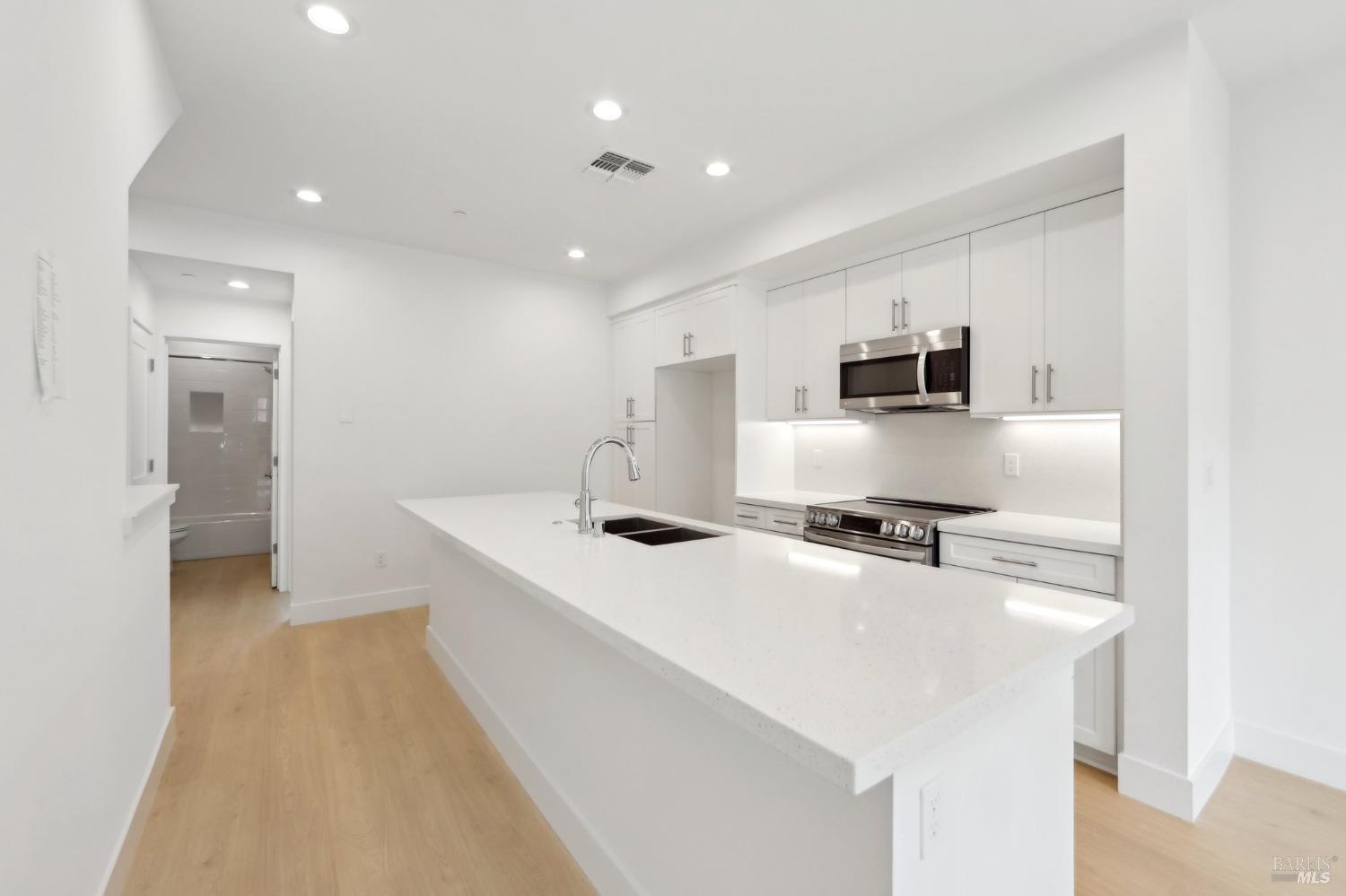 Detail Gallery Image 10 of 31 For 5187 Dalai Lama Ave, Richmond,  CA 94804 - 4 Beds | 4 Baths