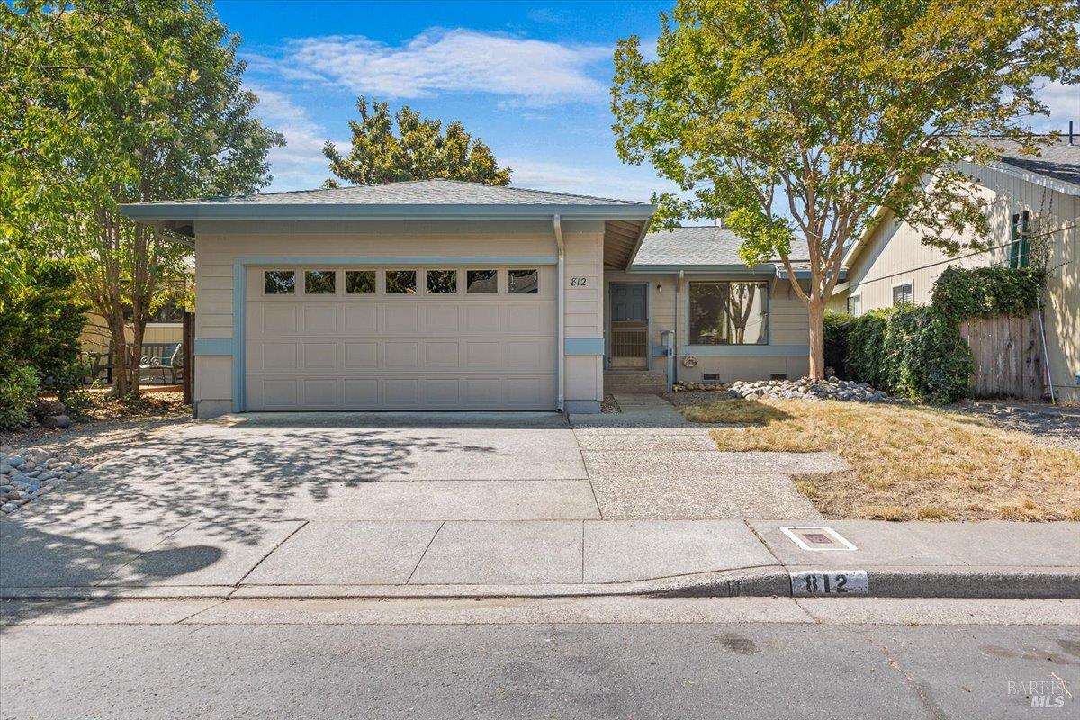 Detail Gallery Image 1 of 21 For 812 Quail Ct, Healdsburg,  CA 95448 - 2 Beds | 2 Baths