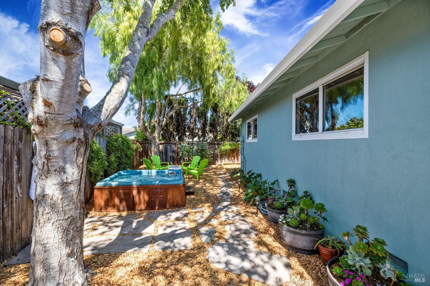 Detail Gallery Image 13 of 54 For 7449 Adrian Dr, Rohnert Park,  CA 94928 - 3 Beds | 2 Baths
