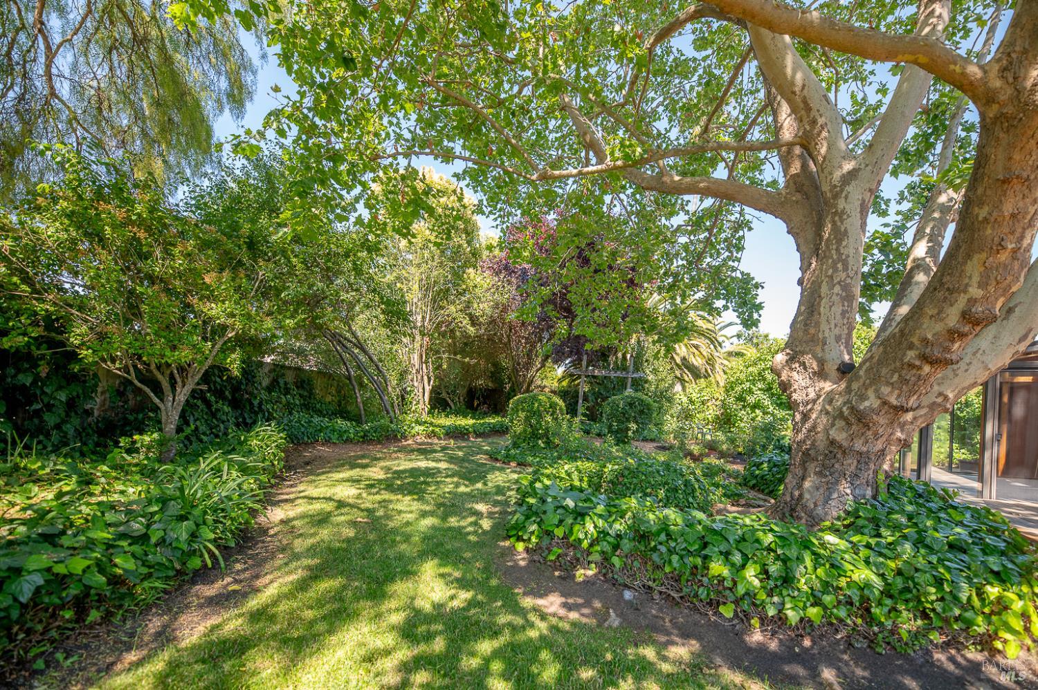 Detail Gallery Image 28 of 33 For 801 Livery Ct, Rohnert Park,  CA 94928 - 4 Beds | 2 Baths