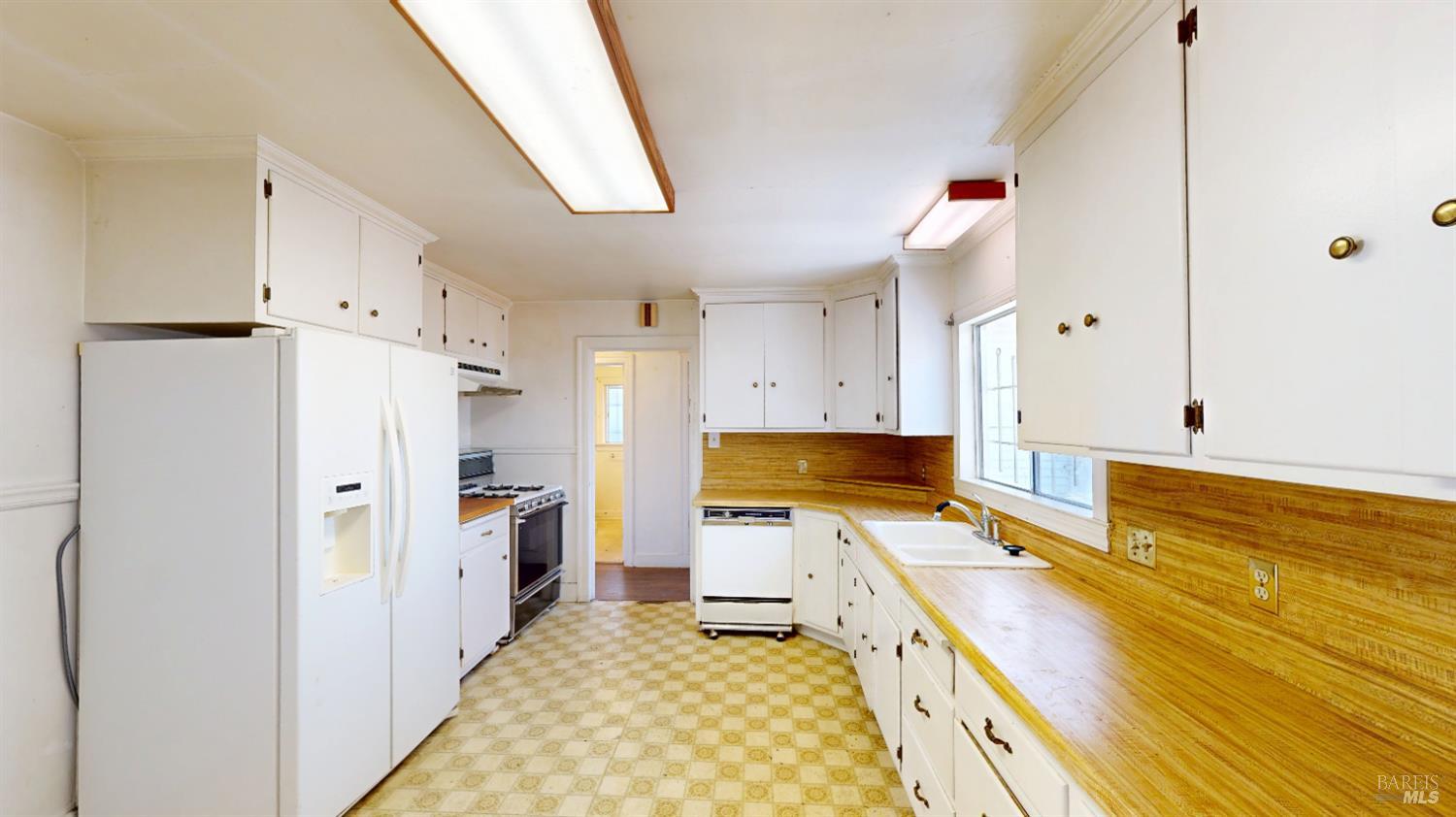 Detail Gallery Image 8 of 22 For 87 Front St, Healdsburg,  CA 95448 - 3 Beds | 2 Baths
