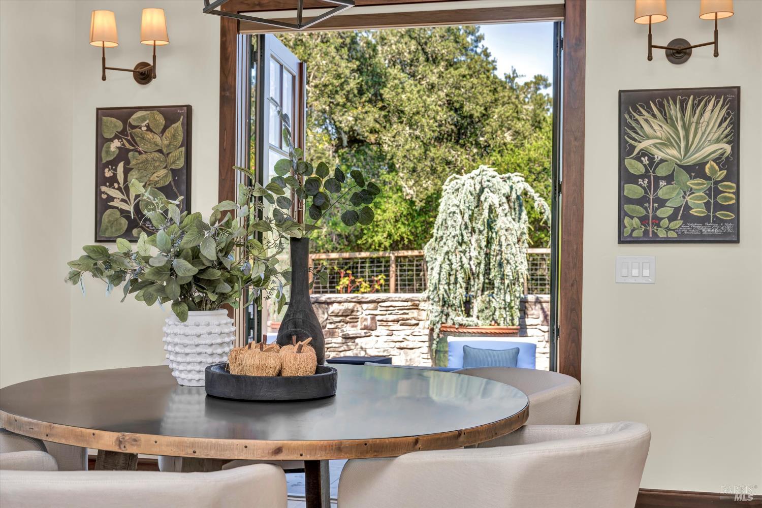 Detail Gallery Image 11 of 57 For 231 Poppy Hill Dr, Healdsburg,  CA 95448 - 4 Beds | 3/1 Baths