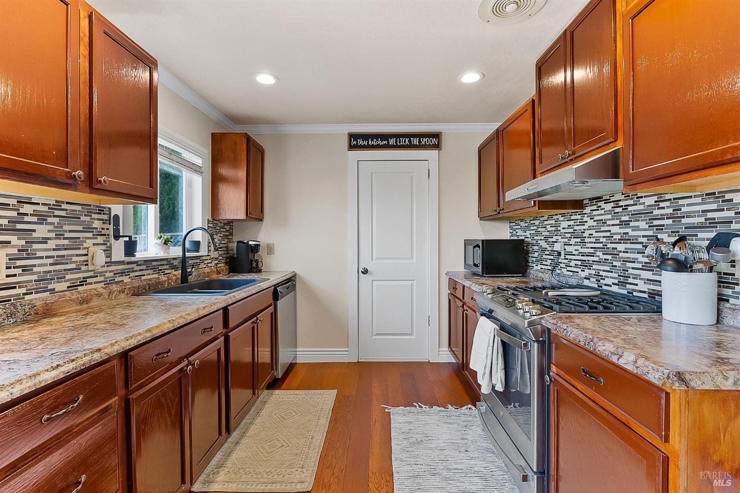 Detail Gallery Image 10 of 33 For 43 Linda Vista St, Benicia,  CA 94510 - 2 Beds | 1 Baths