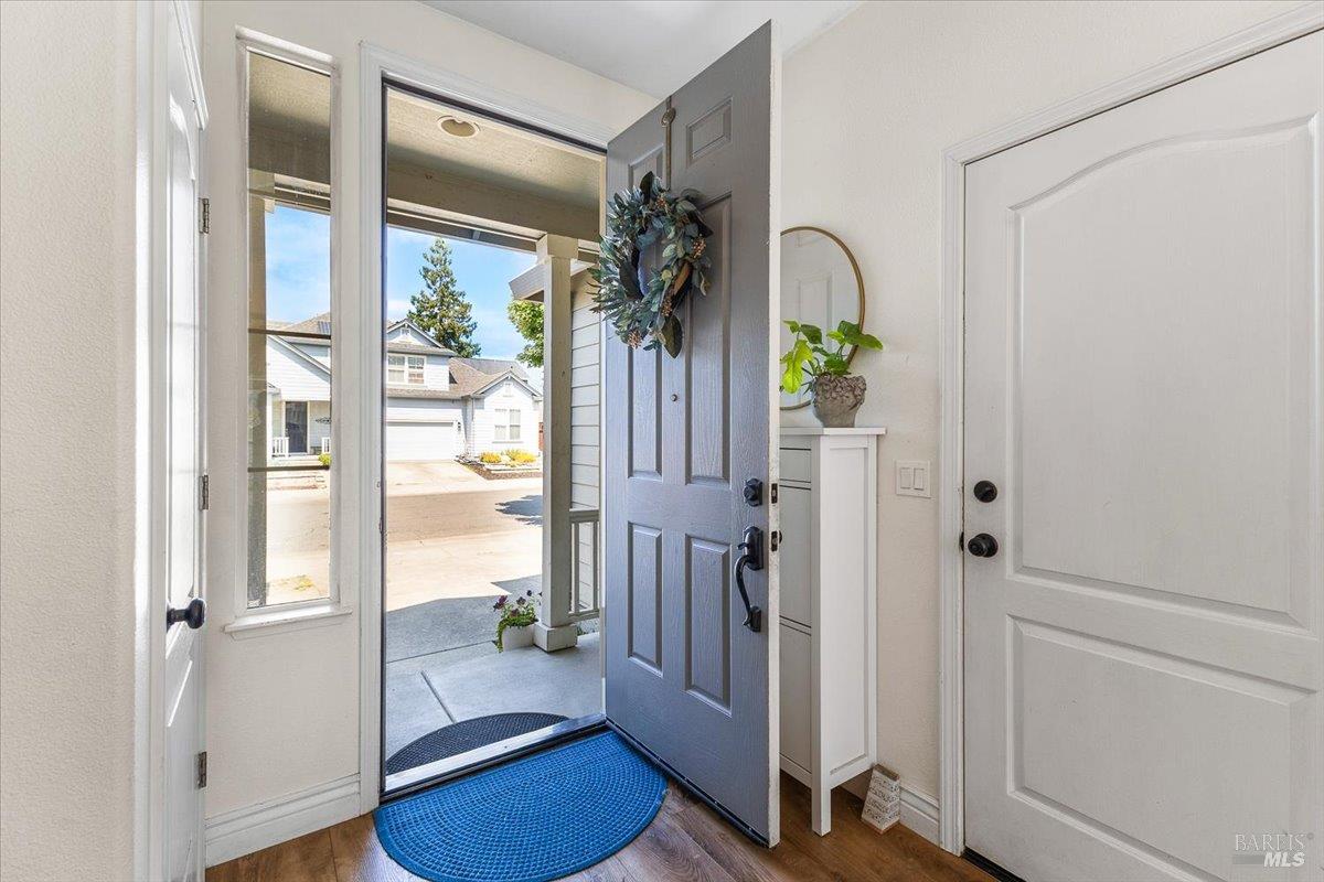 Detail Gallery Image 3 of 29 For 301 Hansbery Way, Santa Rosa,  CA 95409 - 3 Beds | 2 Baths