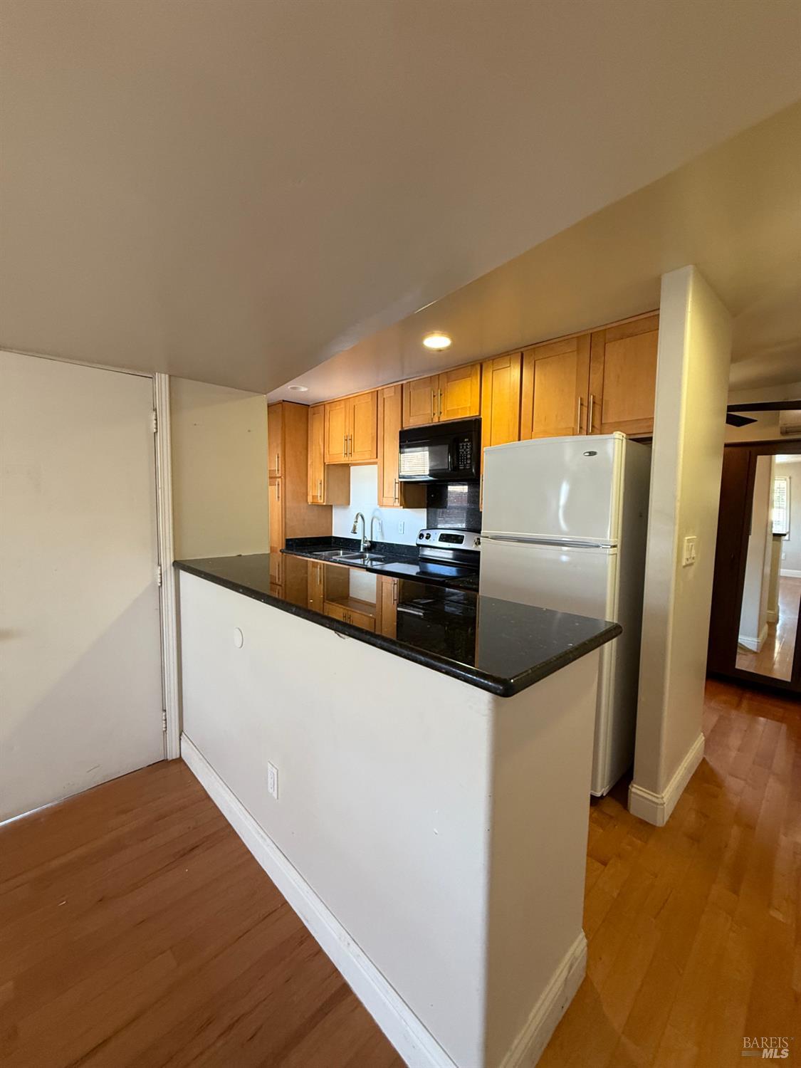 Detail Gallery Image 4 of 23 For 1125 E 5th St a,  Benicia,  CA 94510 - – Beds | – Baths