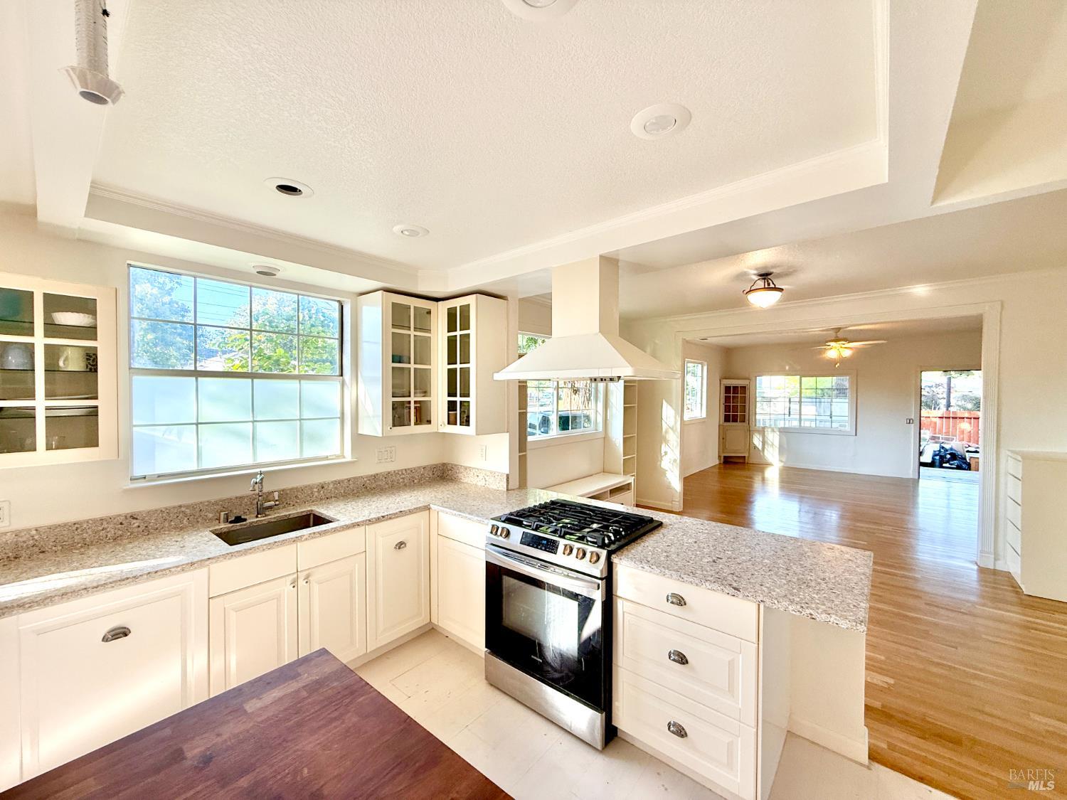 Detail Gallery Image 3 of 16 For 1101 Burbank Ave, Santa Rosa,  CA 95407 - 3 Beds | 2/1 Baths