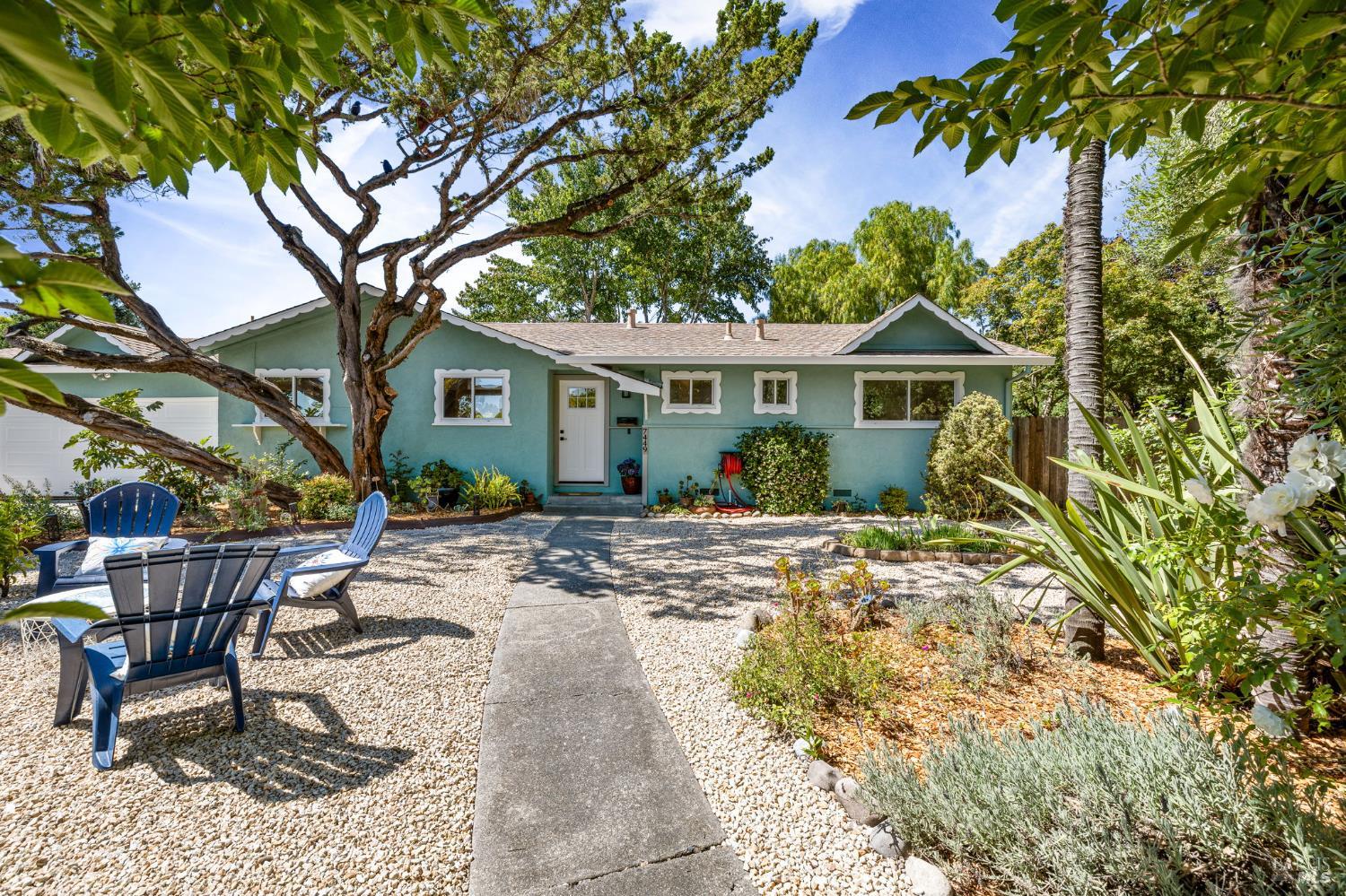Detail Gallery Image 20 of 54 For 7449 Adrian Dr, Rohnert Park,  CA 94928 - 3 Beds | 2 Baths