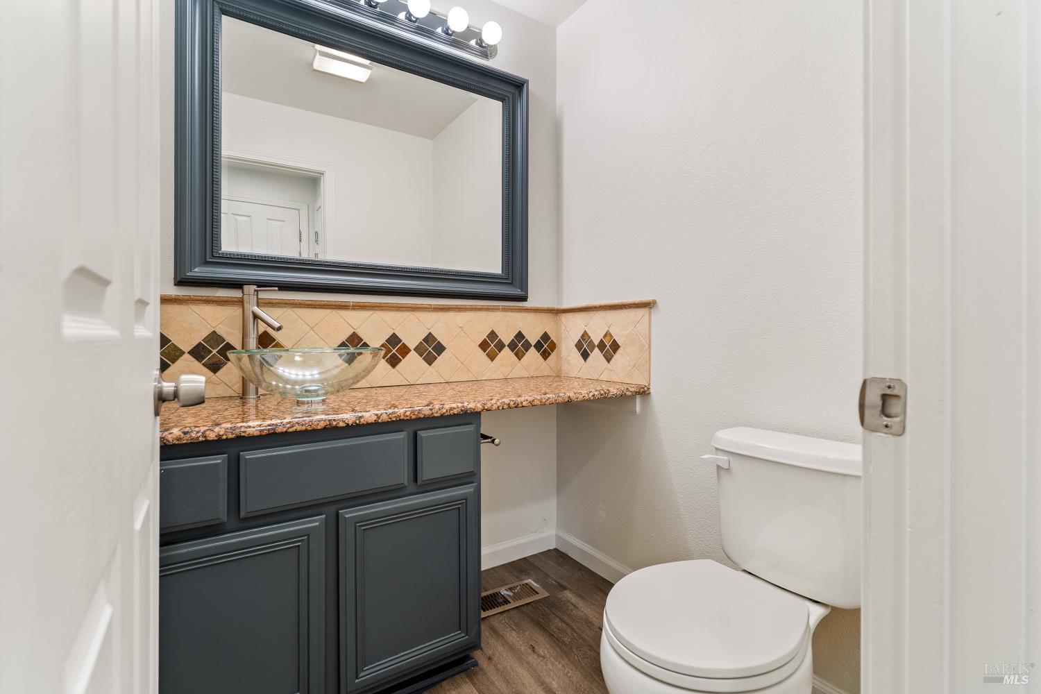 Detail Gallery Image 14 of 31 For 1220 Marque Dr, Rohnert Park,  CA 94928 - 3 Beds | 2/1 Baths