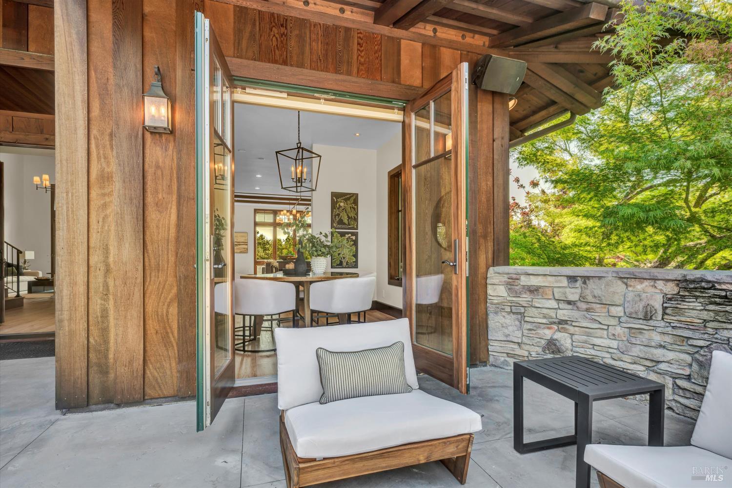 Detail Gallery Image 4 of 57 For 231 Poppy Hill Dr, Healdsburg,  CA 95448 - 4 Beds | 3/1 Baths