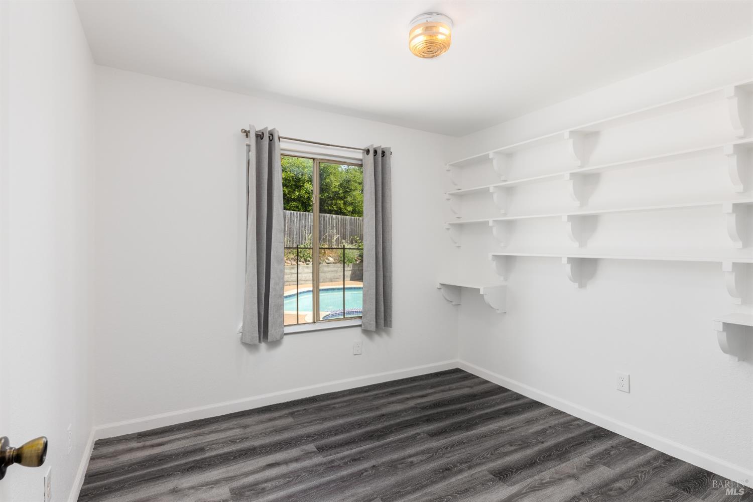 Detail Gallery Image 16 of 19 For 1523 Wimbledon Ct, Santa Rosa,  CA 95401 - 4 Beds | 2 Baths