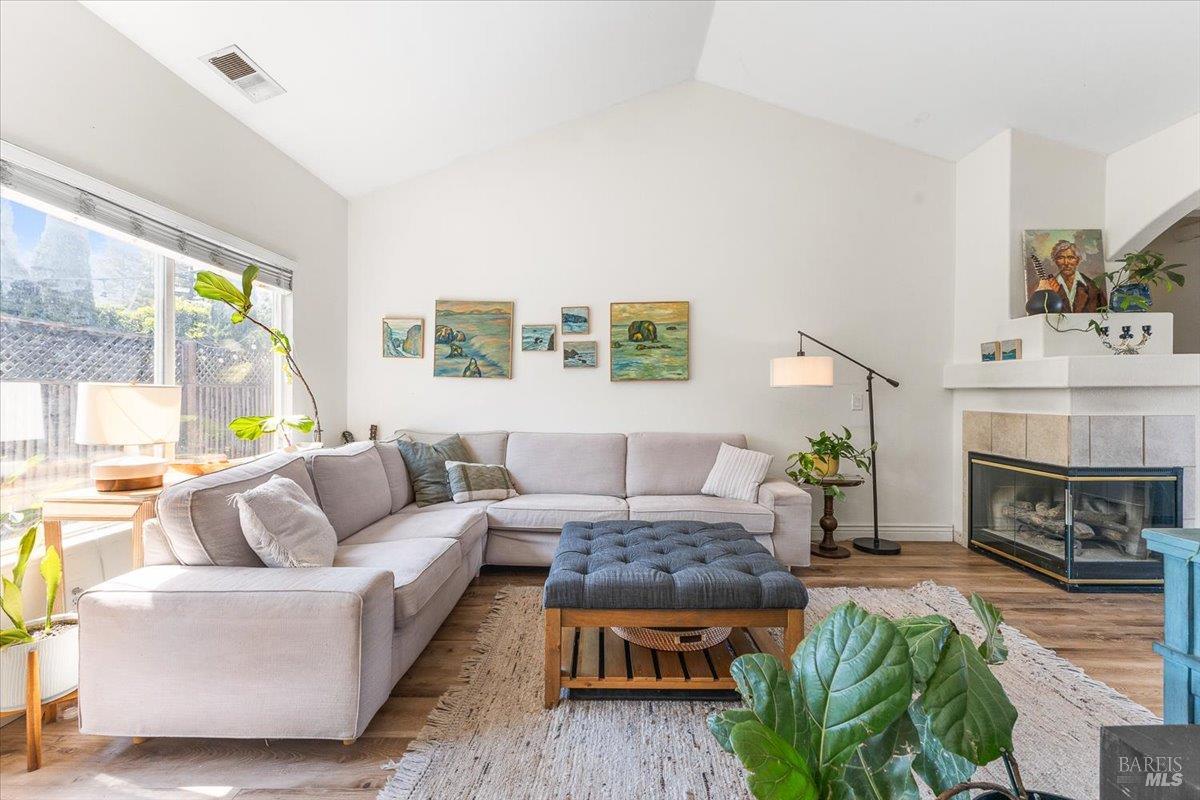 Detail Gallery Image 11 of 29 For 301 Hansbery Way, Santa Rosa,  CA 95409 - 3 Beds | 2 Baths