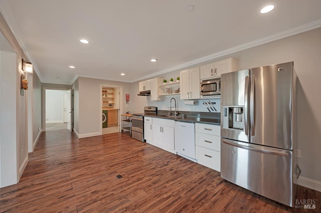 Detail Gallery Image 10 of 75 For 5560 Crystal Dr, Santa Rosa,  CA 95404 - 3 Beds | 2/1 Baths