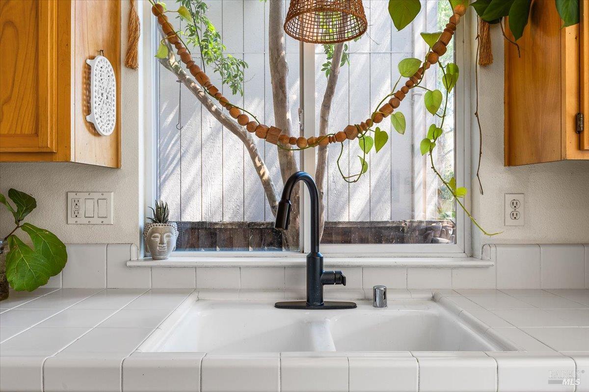 Detail Gallery Image 9 of 29 For 301 Hansbery Way, Santa Rosa,  CA 95409 - 3 Beds | 2 Baths