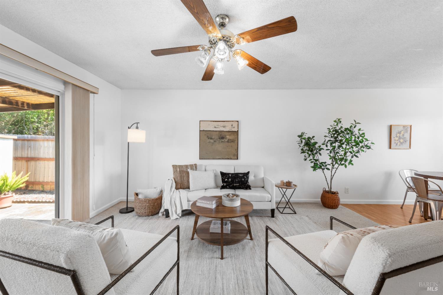 Detail Gallery Image 8 of 20 For 1313 Saint Francis Dr, Petaluma,  CA 94954 - 3 Beds | 2 Baths