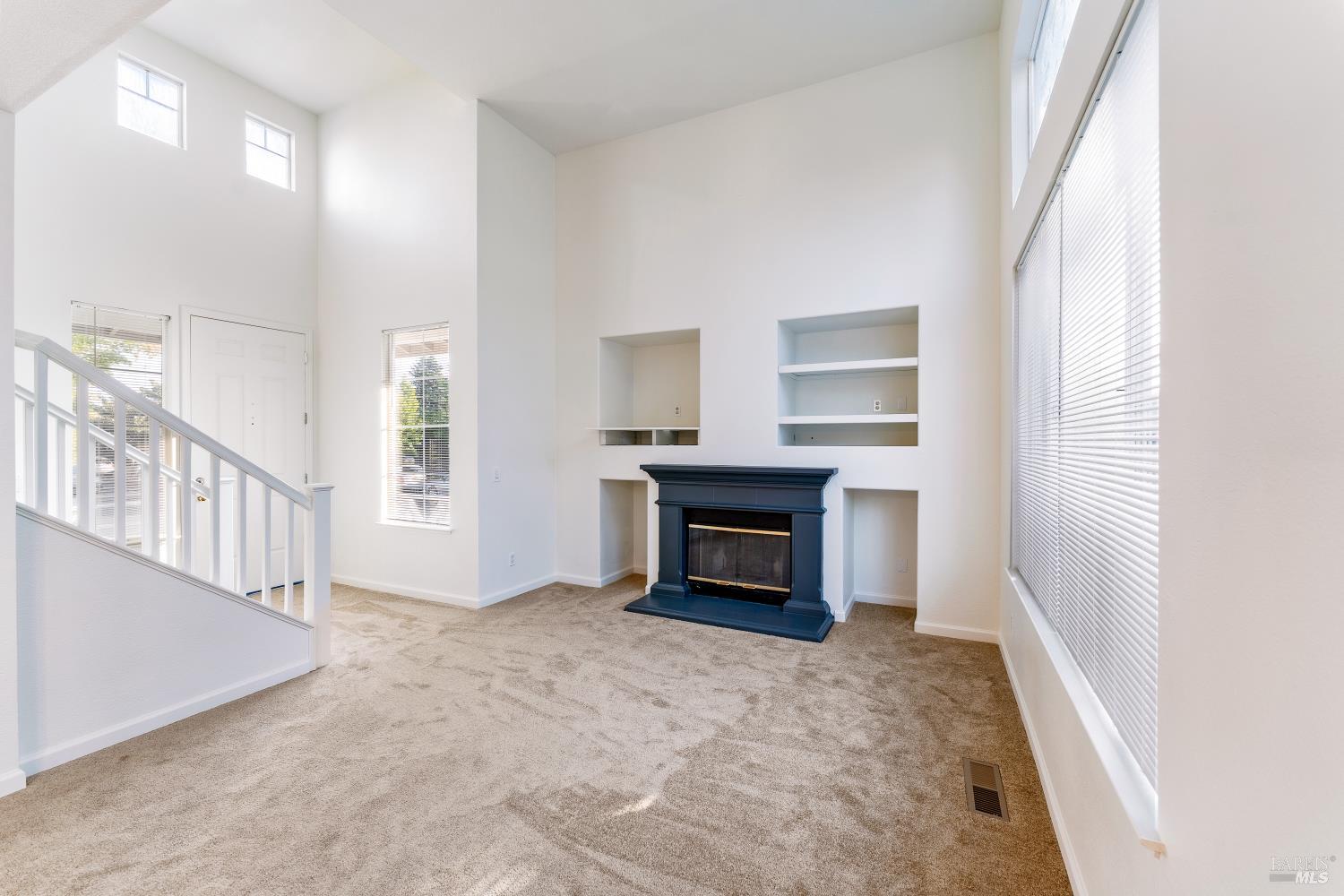 Detail Gallery Image 6 of 31 For 1220 Marque Dr, Rohnert Park,  CA 94928 - 3 Beds | 2/1 Baths