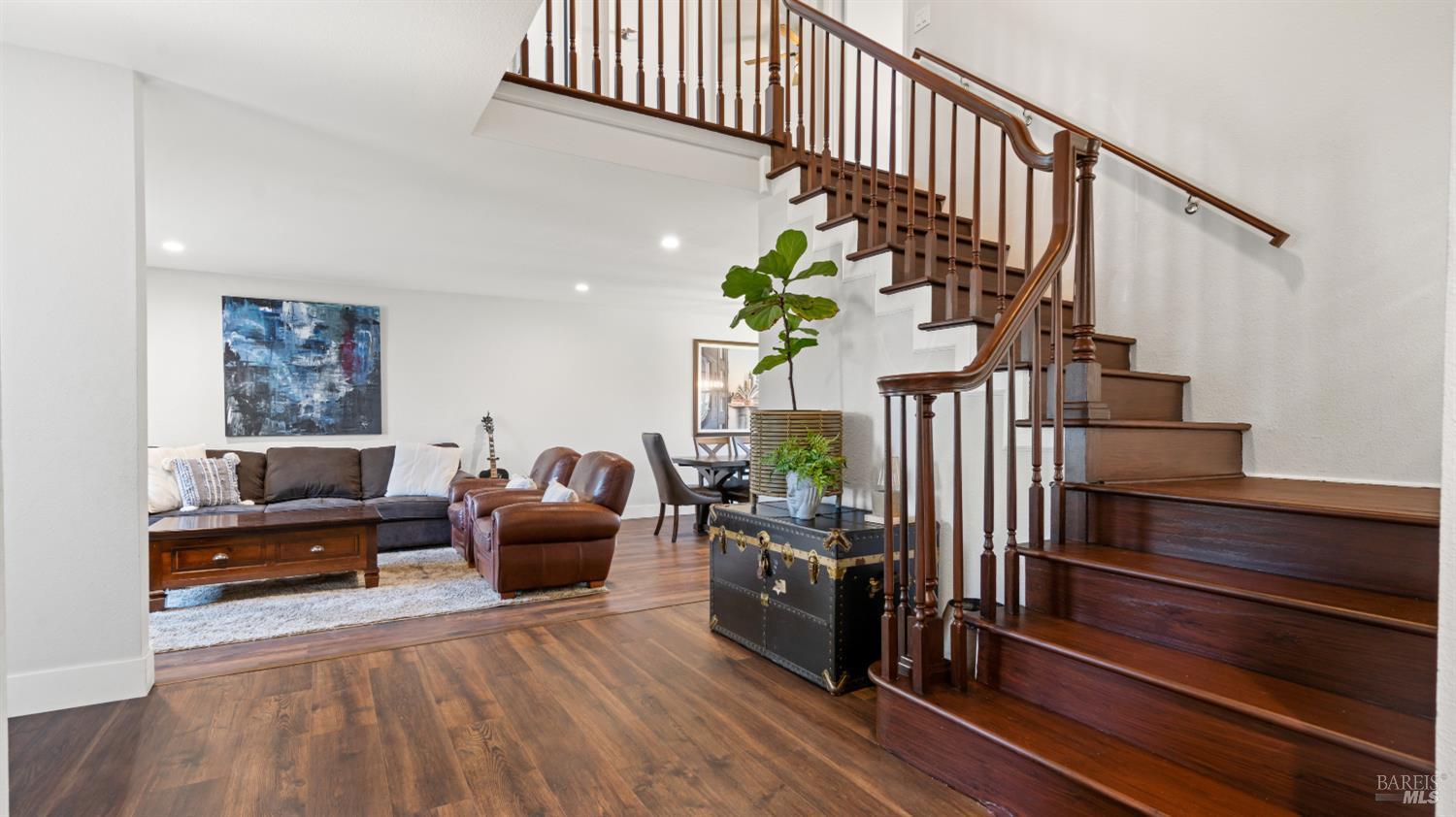 Detail Gallery Image 11 of 61 For 1711 Capistrano Dr, Petaluma,  CA 94954 - 6 Beds | 2/1 Baths
