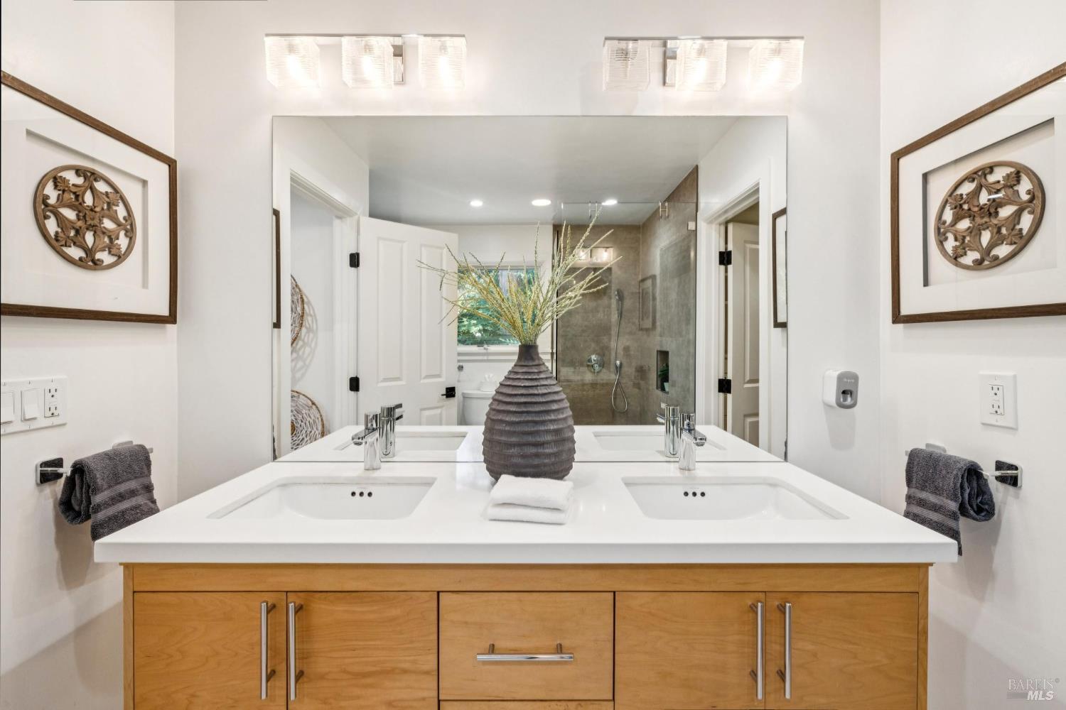 Detail Gallery Image 27 of 50 For 126 Ridge Rd, Fairfax,  CA 94930 - 3 Beds | 2 Baths