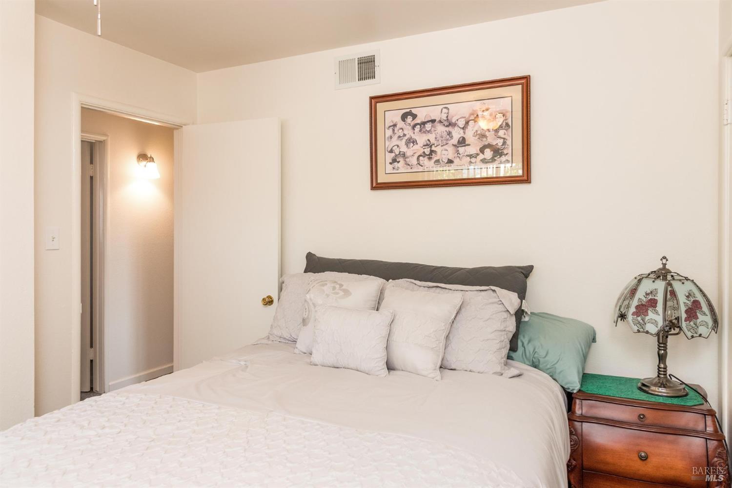 Detail Gallery Image 15 of 23 For 7 Pidgeon Ct, Petaluma,  CA 94952 - 3 Beds | 2 Baths