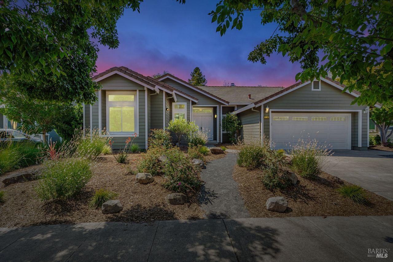 Detail Gallery Image 2 of 43 For 1705 Andover Way, Petaluma,  CA 94954 - 4 Beds | 2 Baths