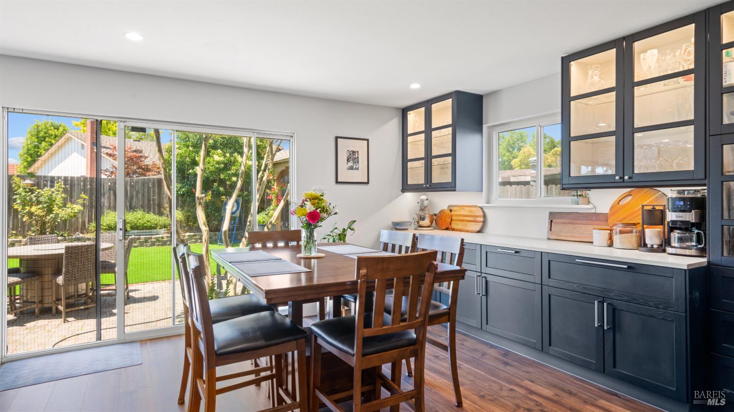 Detail Gallery Image 8 of 61 For 1711 Capistrano Dr, Petaluma,  CA 94954 - 6 Beds | 2/1 Baths