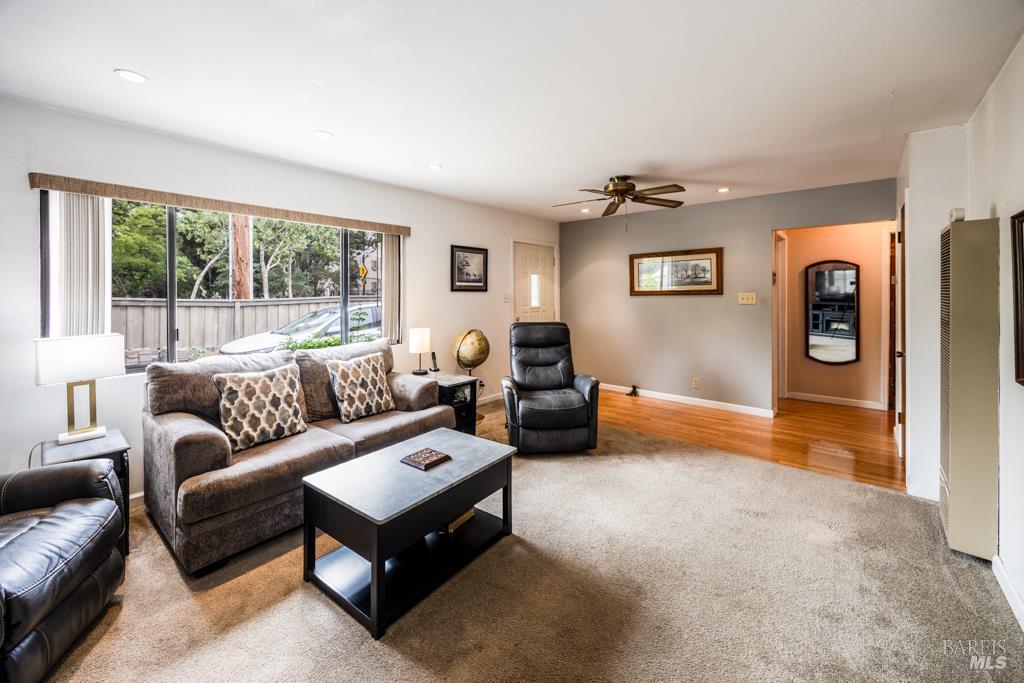 Detail Gallery Image 2 of 16 For 8547 Old Redwood Hwy, Windsor,  CA 95492 - 3 Beds | 2 Baths