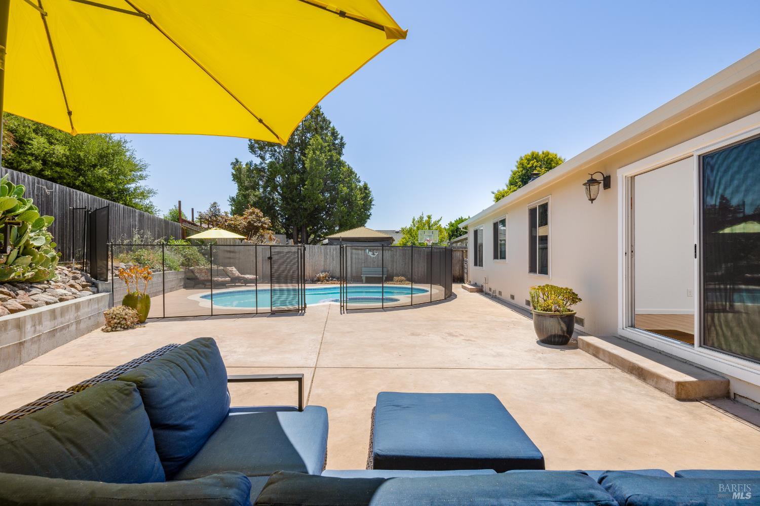Detail Gallery Image 17 of 19 For 1523 Wimbledon Ct, Santa Rosa,  CA 95401 - 4 Beds | 2 Baths