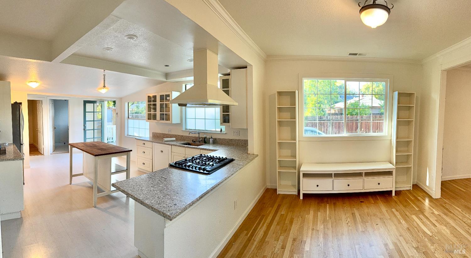 Detail Gallery Image 8 of 16 For 1101 Burbank Ave, Santa Rosa,  CA 95407 - 3 Beds | 2/1 Baths