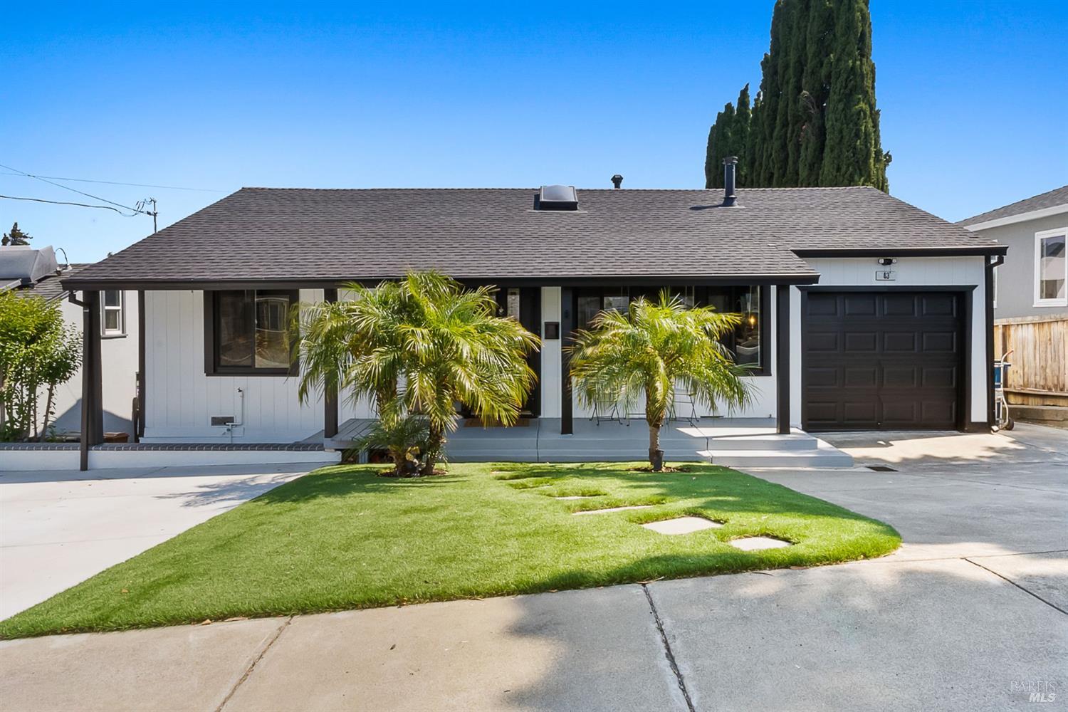 Detail Gallery Image 1 of 33 For 43 Linda Vista St, Benicia,  CA 94510 - 2 Beds | 1 Baths