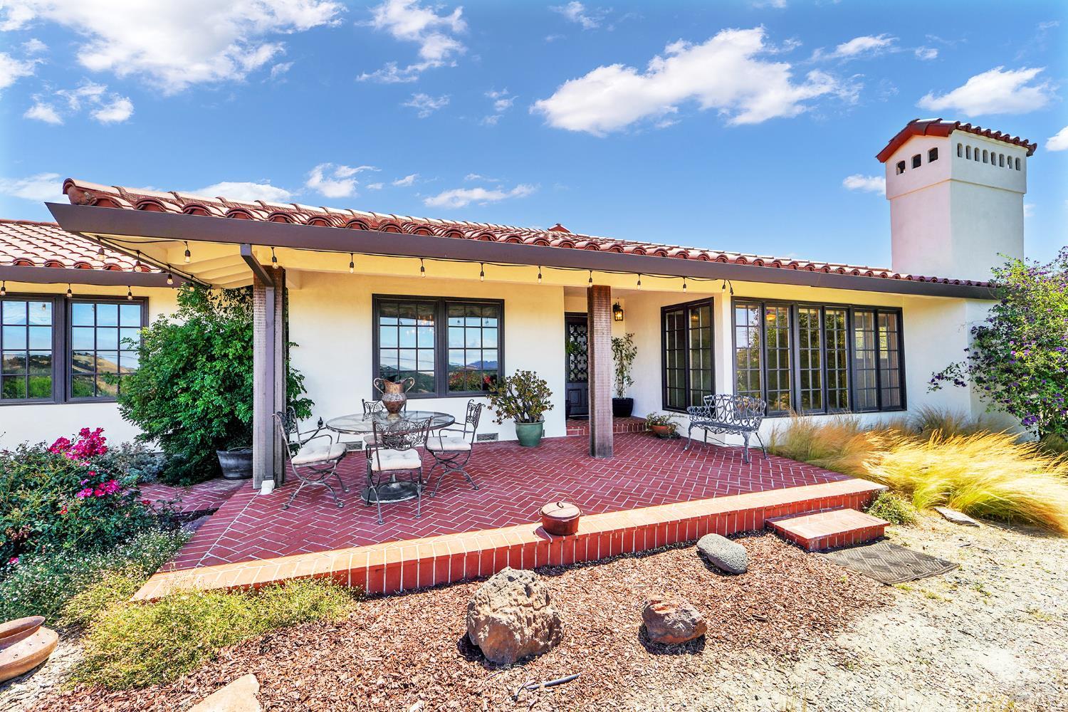 Detail Gallery Image 3 of 52 For 780 Rancho La Boca Rd, Martinez,  CA 94553 - 4 Beds | 2/1 Baths
