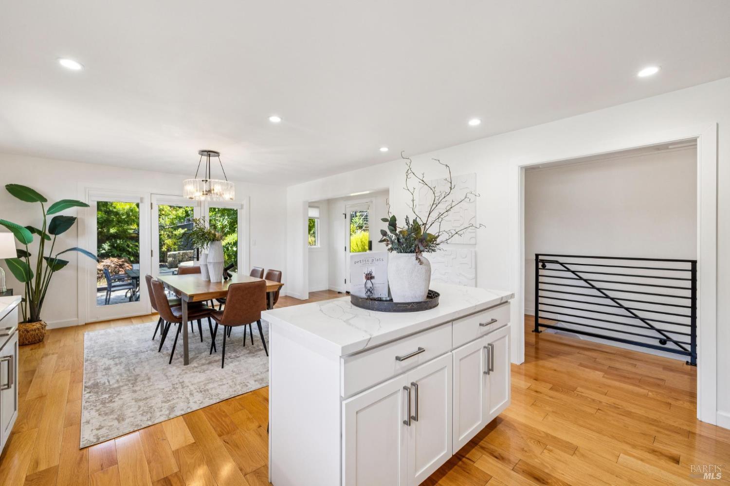 Detail Gallery Image 7 of 50 For 126 Ridge Rd, Fairfax,  CA 94930 - 3 Beds | 2 Baths