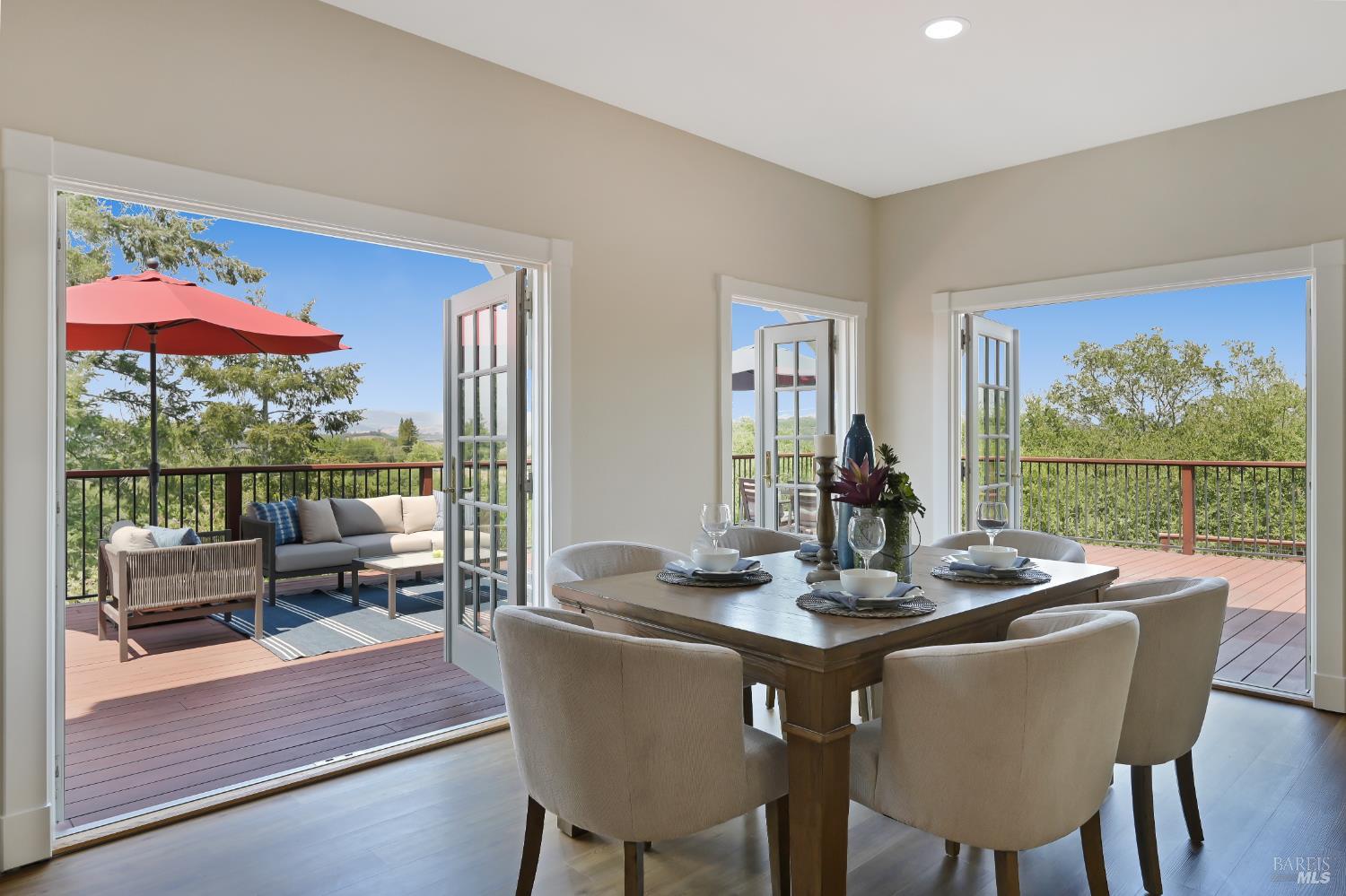 Detail Gallery Image 5 of 48 For 2547 Lewis Dr, Sebastopol,  CA 95472 - 3 Beds | 3 Baths