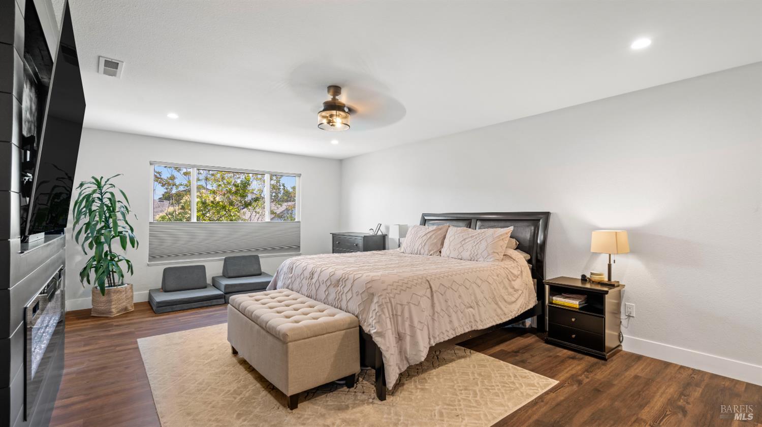 Detail Gallery Image 38 of 61 For 1711 Capistrano Dr, Petaluma,  CA 94954 - 6 Beds | 2/1 Baths