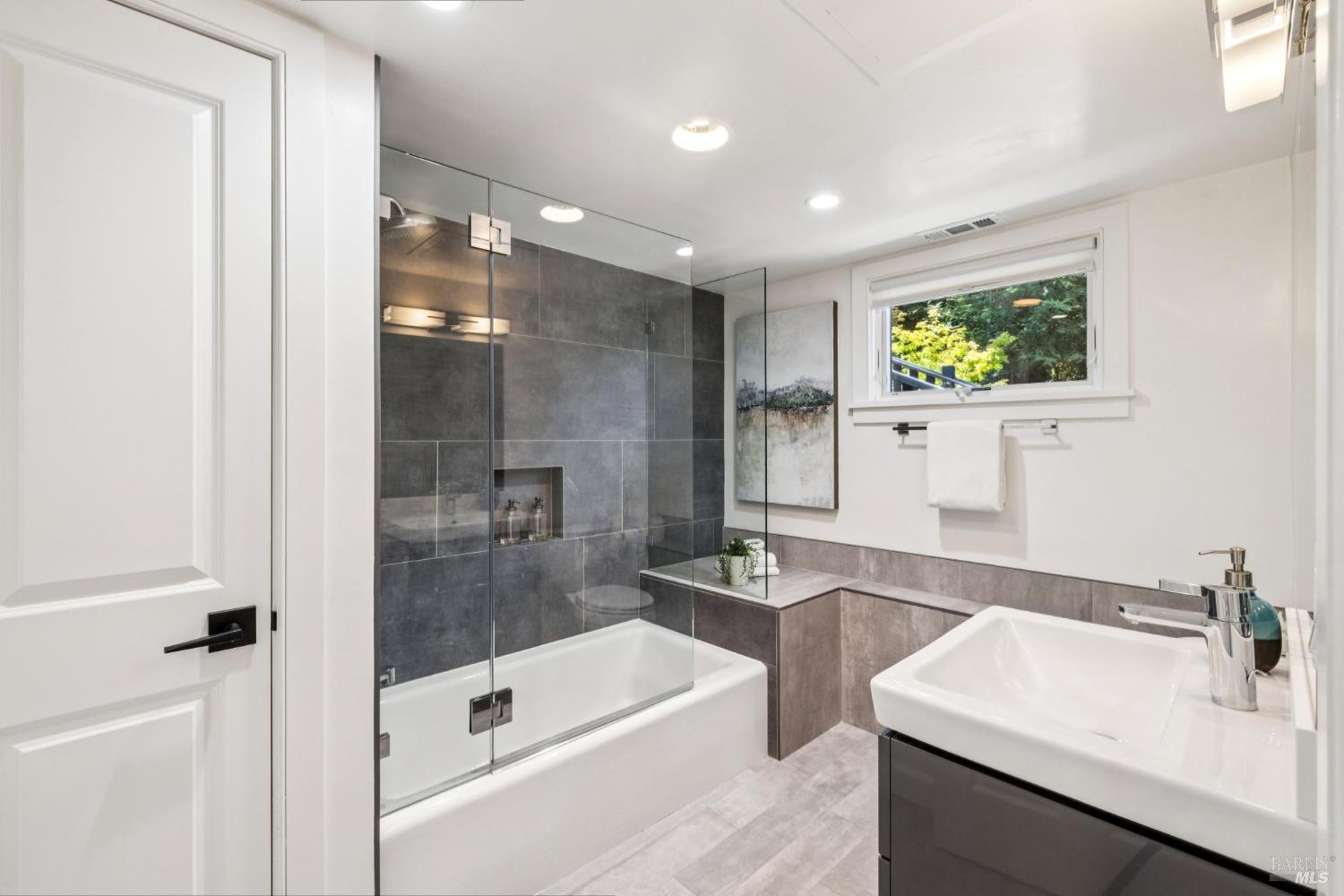 Detail Gallery Image 35 of 50 For 126 Ridge Rd, Fairfax,  CA 94930 - 3 Beds | 2 Baths