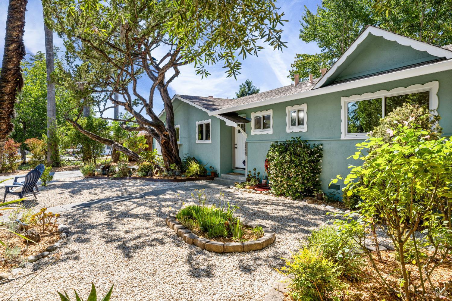 Detail Gallery Image 19 of 54 For 7449 Adrian Dr, Rohnert Park,  CA 94928 - 3 Beds | 2 Baths