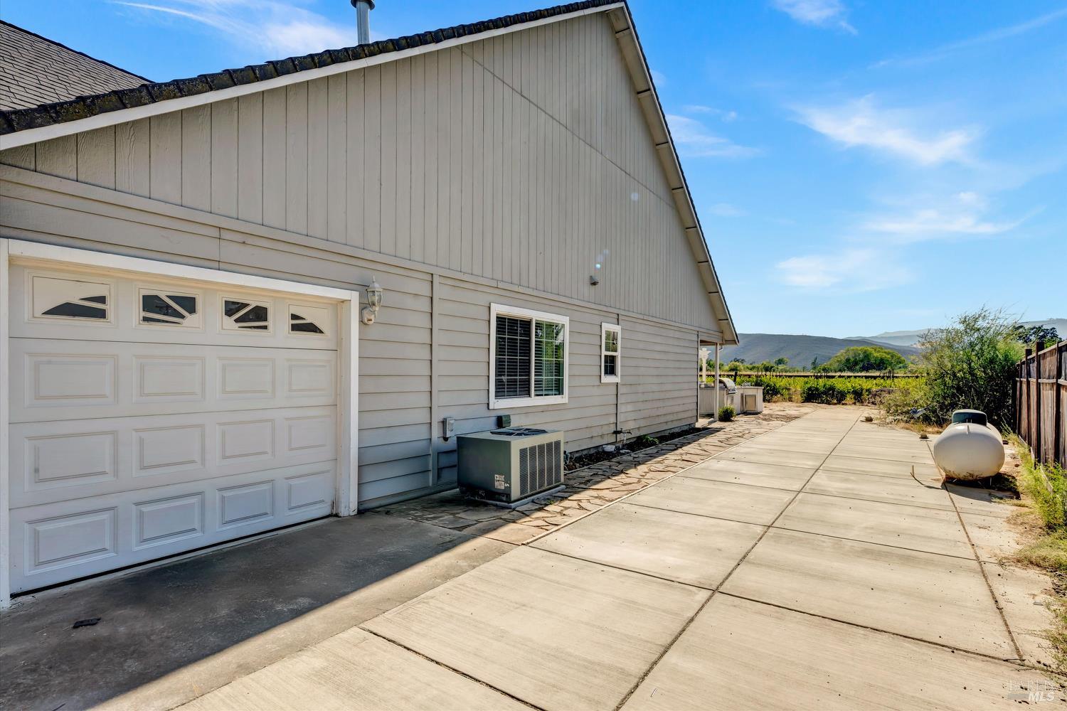 Detail Gallery Image 36 of 38 For 18695 Horseshoe Rd, Hidden Valley Lake,  CA 95467 - 3 Beds | 2/1 Baths