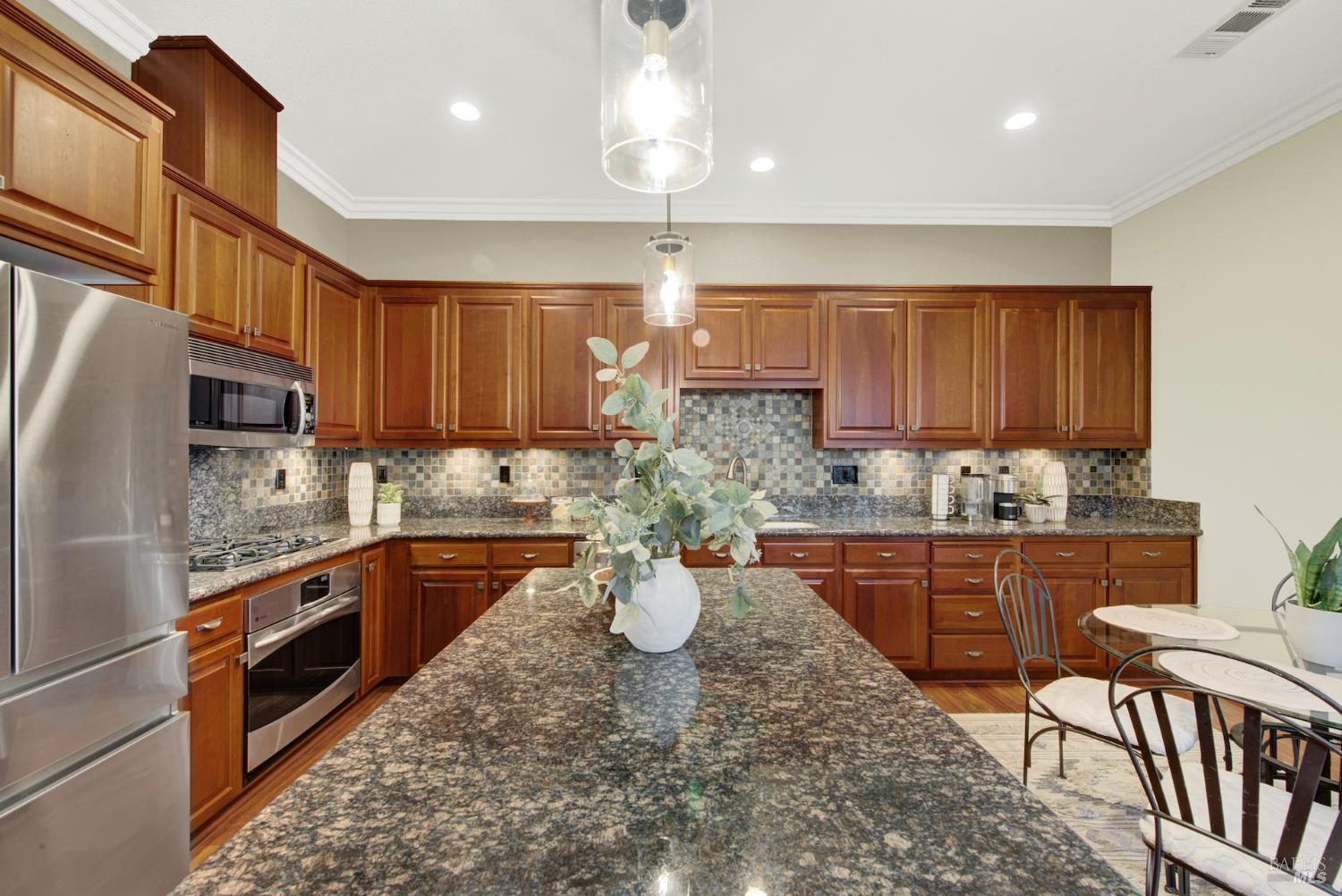 Detail Gallery Image 29 of 77 For 949 Lancaster St, Vacaville,  CA 95687 - 4 Beds | 2 Baths