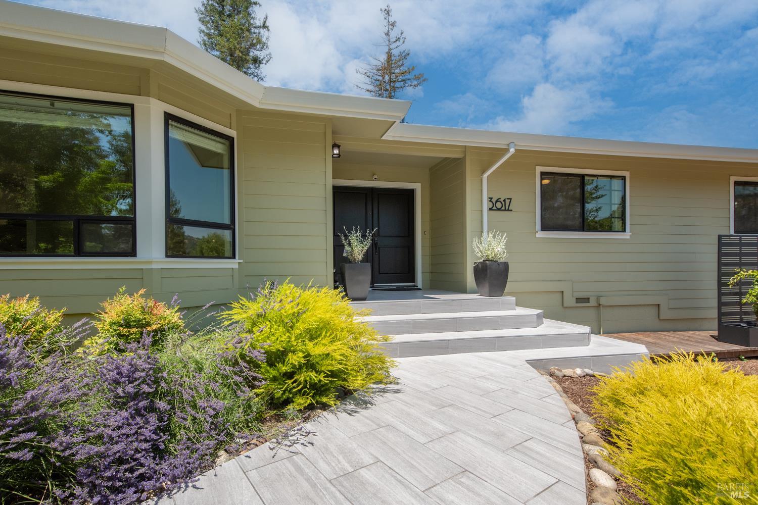 Detail Gallery Image 2 of 36 For 3617 Williams Rd, Santa Rosa,  CA 95404 - 3 Beds | 3 Baths
