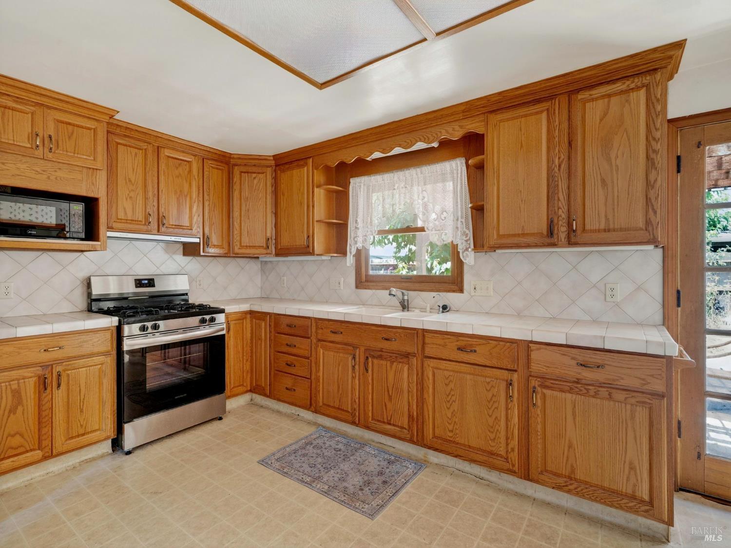 Detail Gallery Image 8 of 30 For 206 Champlain Ave, Cloverdale,  CA 95425 - 3 Beds | 1 Baths