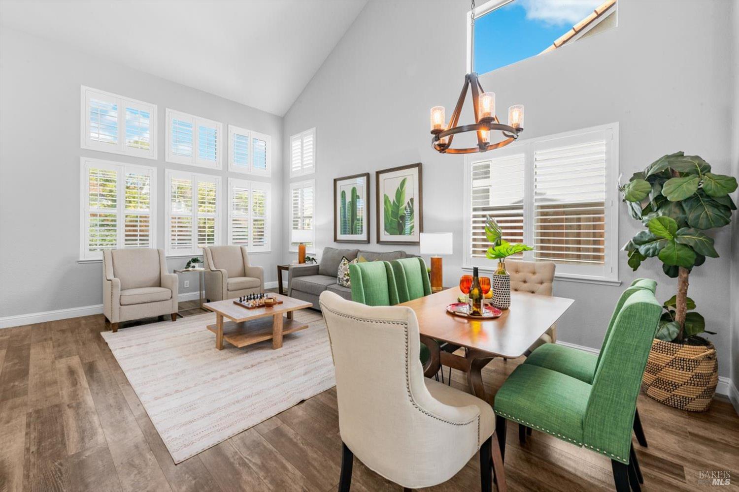 Detail Gallery Image 5 of 27 For 807 Kells Cir, Vacaville,  CA 95688 - 3 Beds | 2/1 Baths
