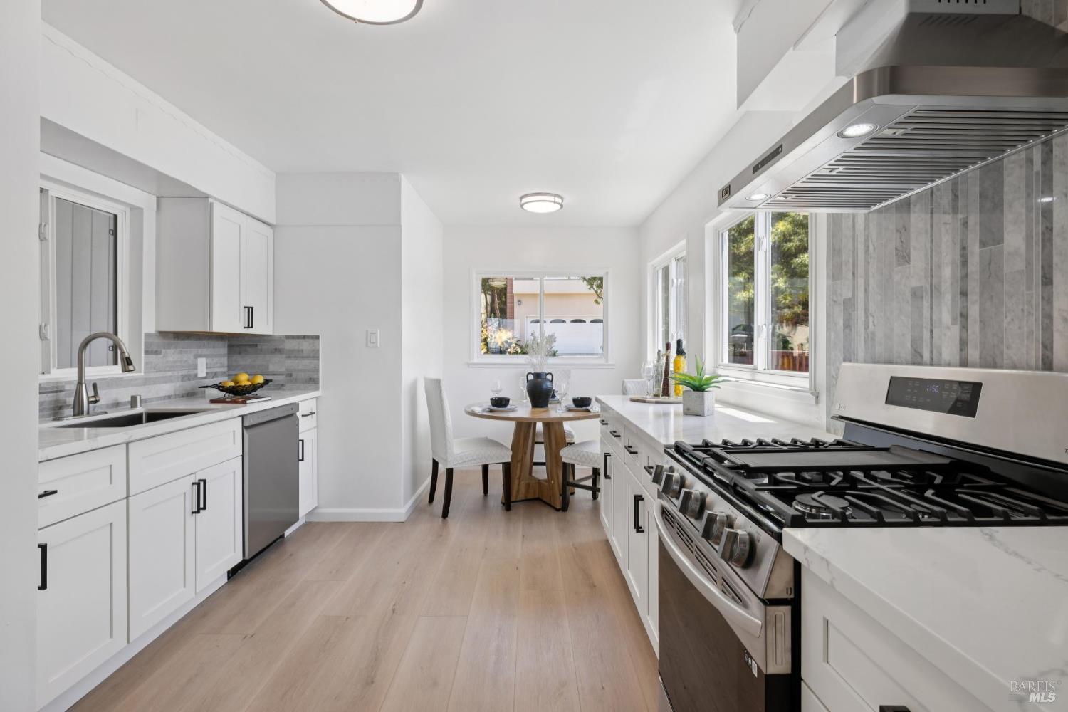 Detail Gallery Image 9 of 74 For 2437 Edwards Ave, El Cerrito,  CA 94530 - 6 Beds | 3/1 Baths