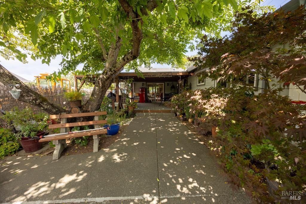 Detail Gallery Image 11 of 16 For 8547 Old Redwood Hwy, Windsor,  CA 95492 - 3 Beds | 2 Baths