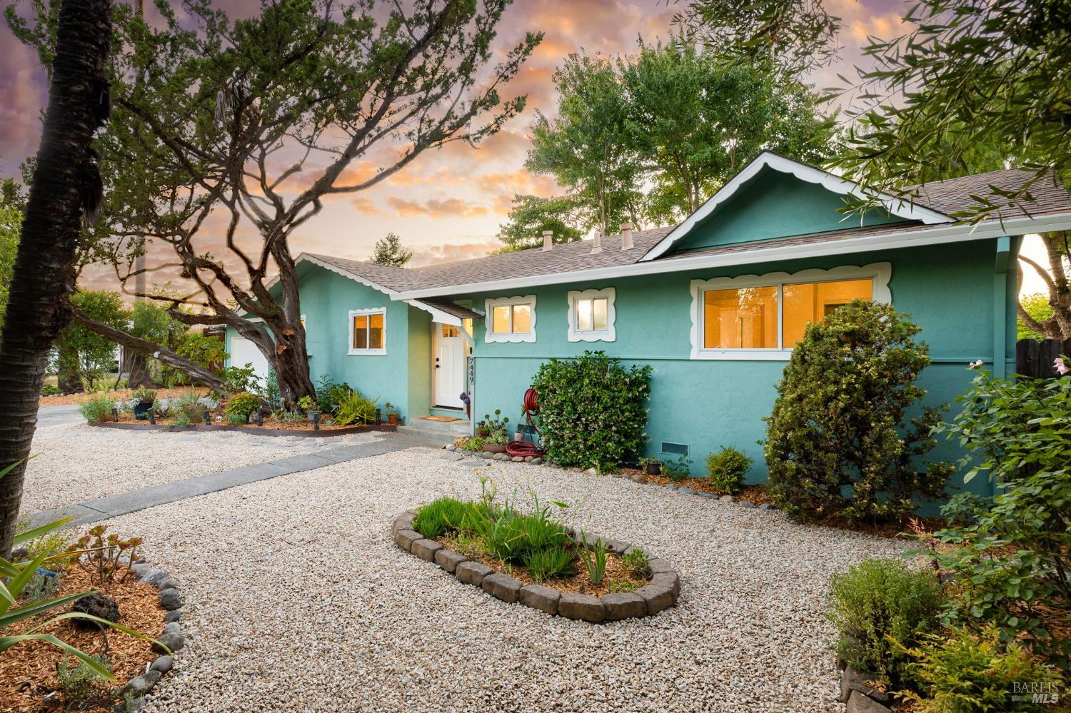 Detail Gallery Image 15 of 54 For 7449 Adrian Dr, Rohnert Park,  CA 94928 - 3 Beds | 2 Baths