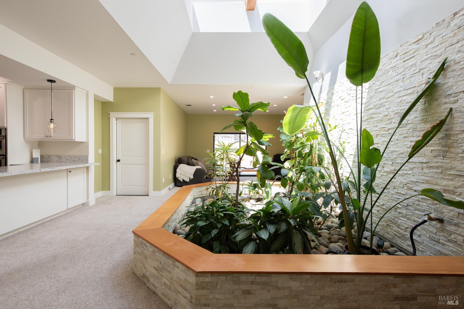 Detail Gallery Image 4 of 36 For 3617 Williams Rd, Santa Rosa,  CA 95404 - 3 Beds | 3 Baths