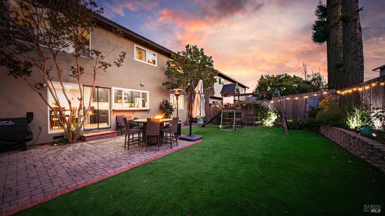 Detail Gallery Image 25 of 61 For 1711 Capistrano Dr, Petaluma,  CA 94954 - 6 Beds | 2/1 Baths
