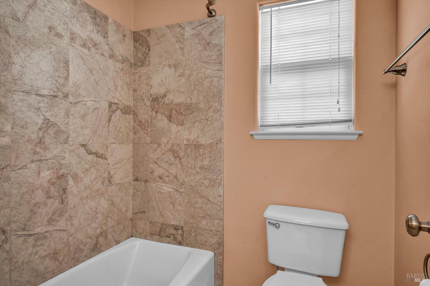 Detail Gallery Image 28 of 38 For 18695 Horseshoe Rd, Hidden Valley Lake,  CA 95467 - 3 Beds | 2/1 Baths