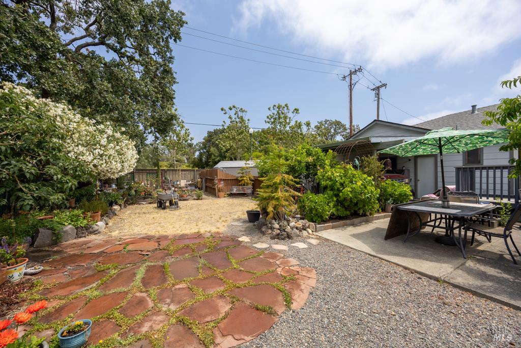 Detail Gallery Image 13 of 16 For 8547 Old Redwood Hwy, Windsor,  CA 95492 - 3 Beds | 2 Baths